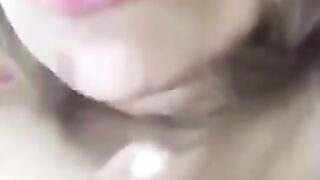 عراقية تفرك بكسهة و تطلب من حبيبها ان ينيكها مقطع سكس  xnx ساخن