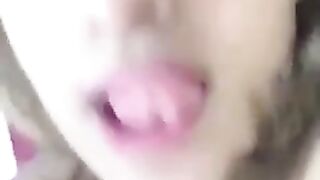 عراقية تفرك بكسهة و تطلب من حبيبها ان ينيكها مقطع سكس  xnx ساخن