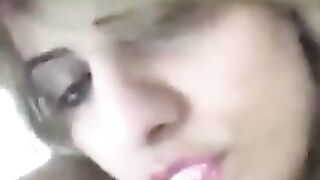 عراقية تفرك بكسهة و تطلب من حبيبها ان ينيكها مقطع سكس  xnx ساخن