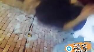 شاب و شابة مصرية في بيت قديم مداعبات ساخنة سكس عربي