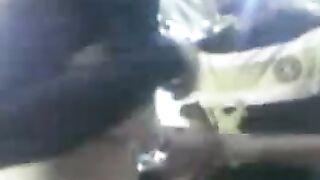 شاب مصري يجلب صديقته الى المحل و يداعبها