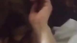 نيج عراقية ادخن ناركيلة وتفرك بكسهة ساخن جدا