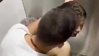 تعورت من طيزها