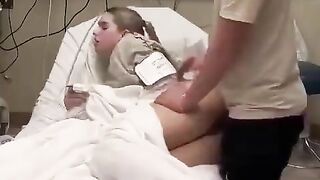 نيك في غرفة الطواريء في المستشفى