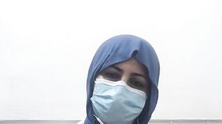ميلف تونسية تستعرض بالمباشر
