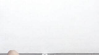 ميلف تونسية تستعرض بالمباشر