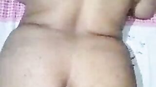 مصرية مستعدة لاخذ الجبة على طيزها